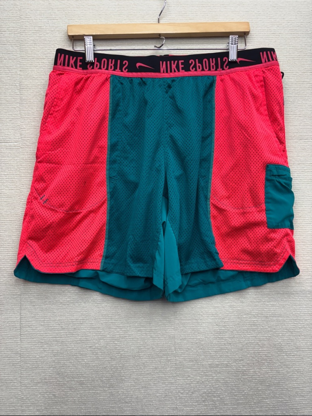 Nike | Two-Tone Mesh Training Shorts XL reversible